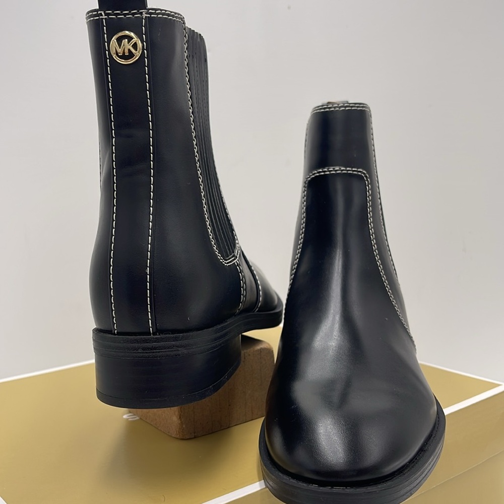 Michael Kors ELLA FLAT BOOTIE
FAUX LEATHER
49F4ELFE5L
BLACK - Picture 9 of 16